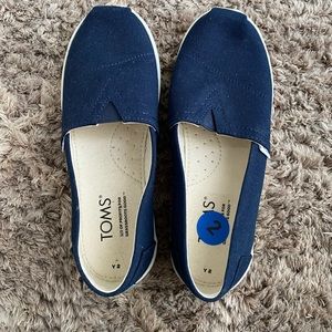 TOMS kids size 2
